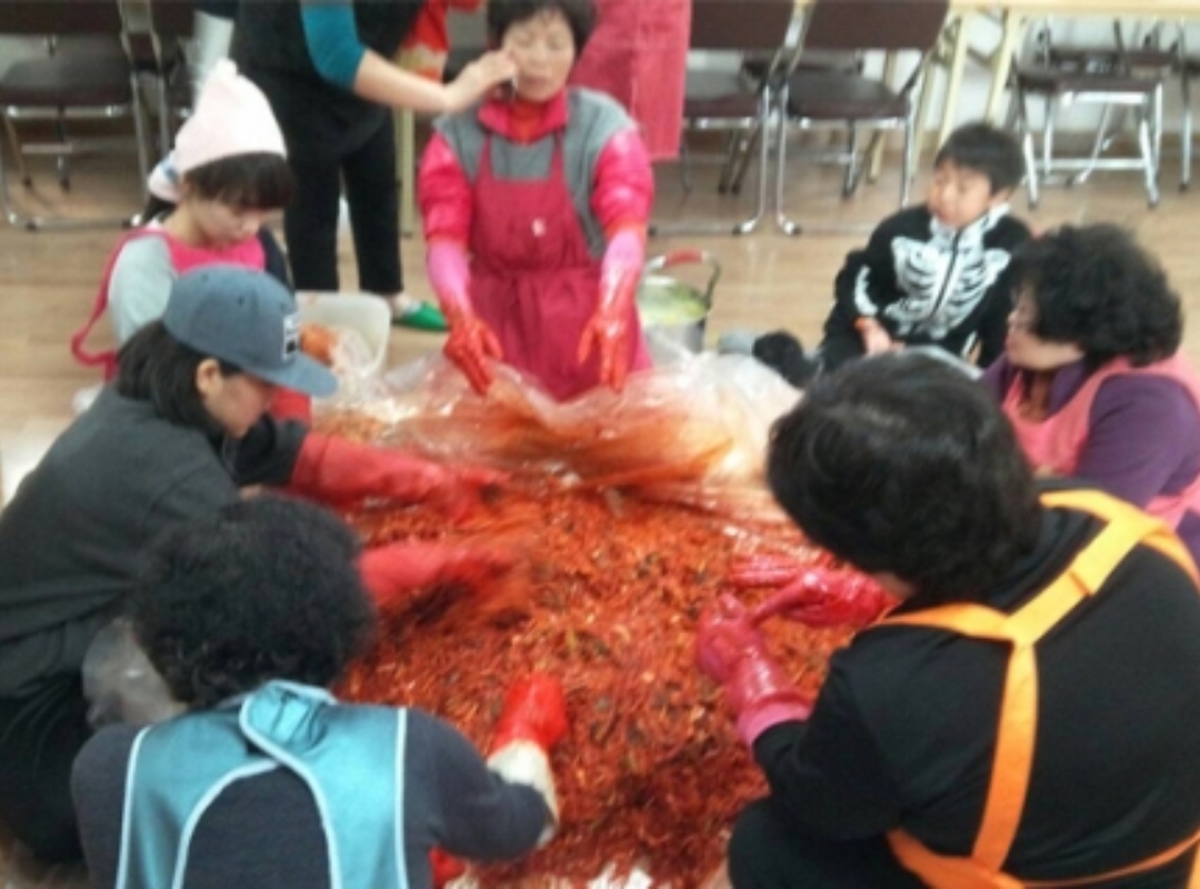 구호나눔 | [경기북부 동두천시지부] 다문화가정 3대가 함께하는 김장