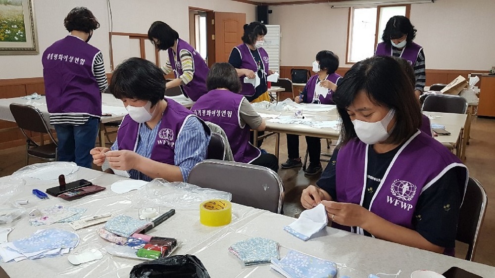 구호나눔 | [울산, 천복궁지부] 코로나19 극복을 위한 면마스크 제작 봉사