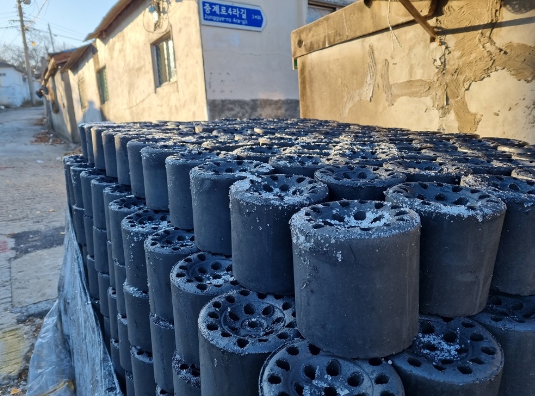 구호나눔 | ‘연탄봉사’ 세계평화여성연합, (자)애원과 사랑의 온기 전해